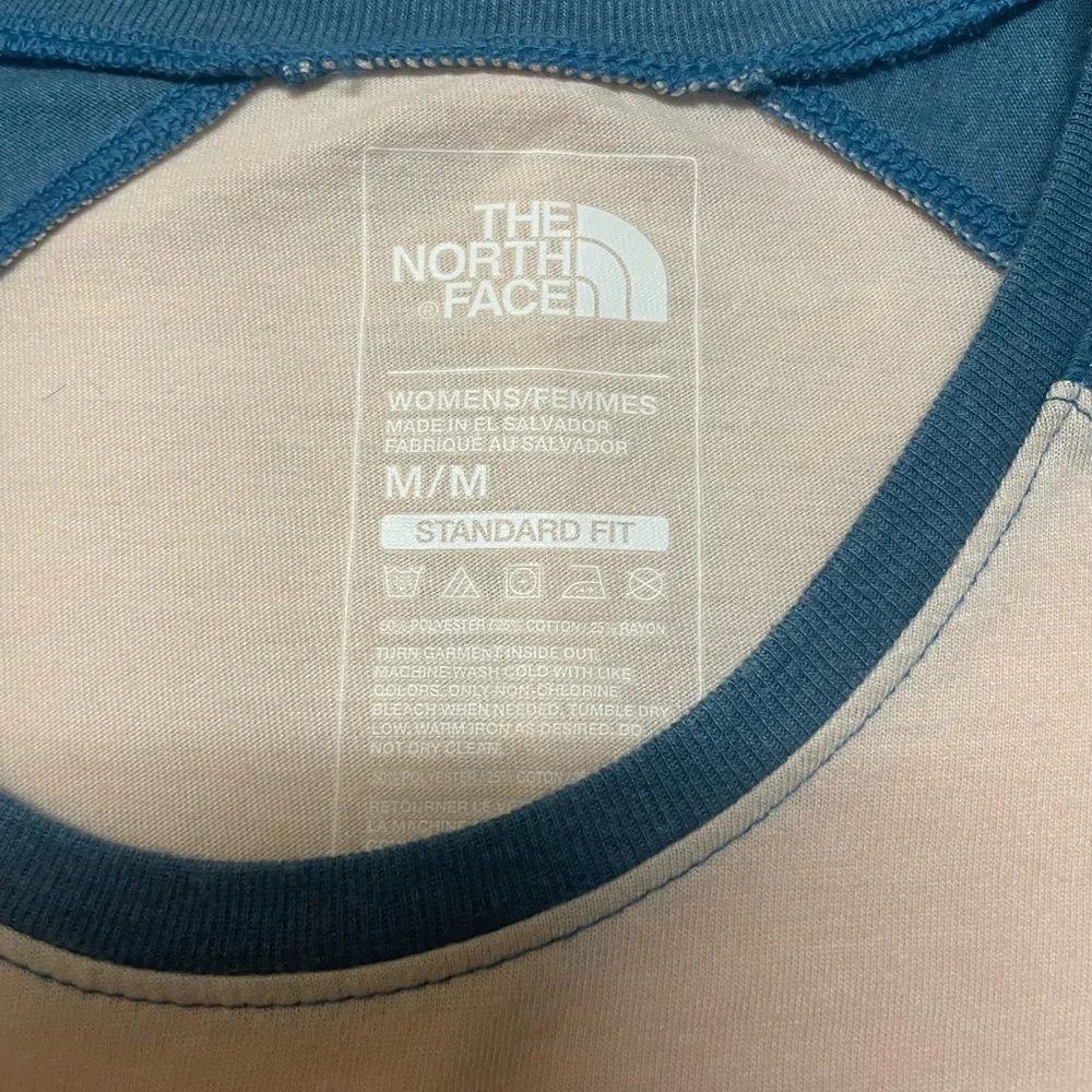 Northface women’s T-shirt,‎ short sleeve, multicolor size medium - Picture 2 of 2